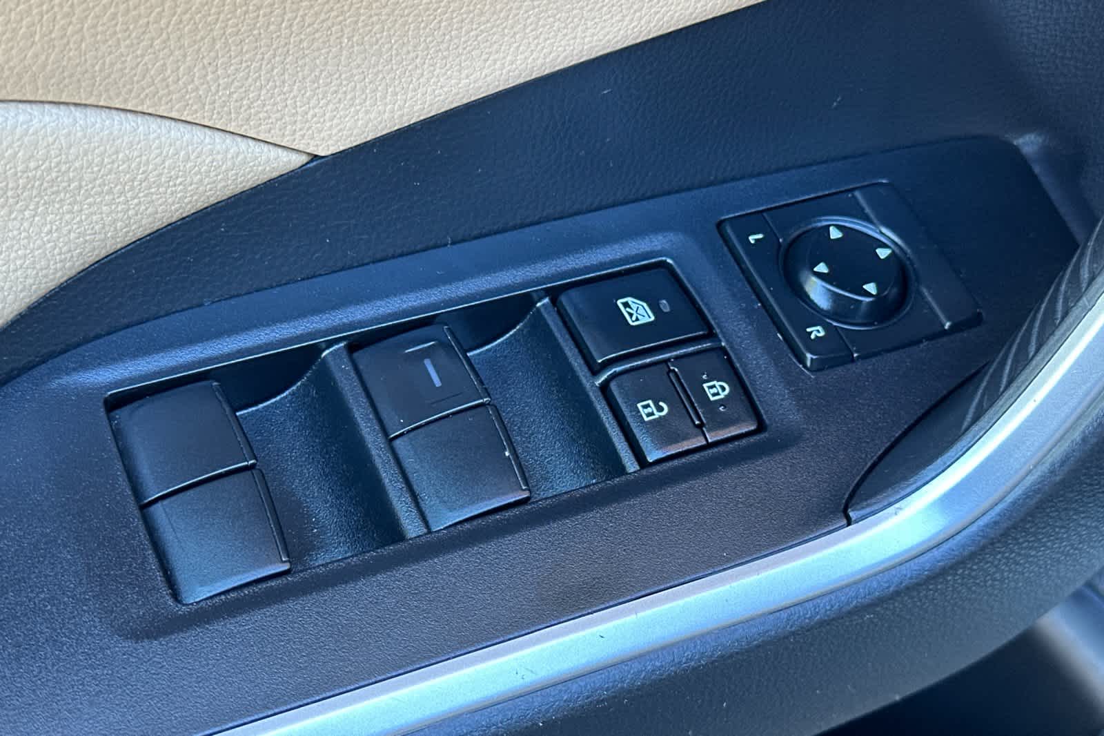 Thumbnail: 2022 Toyota RAV4 - 13