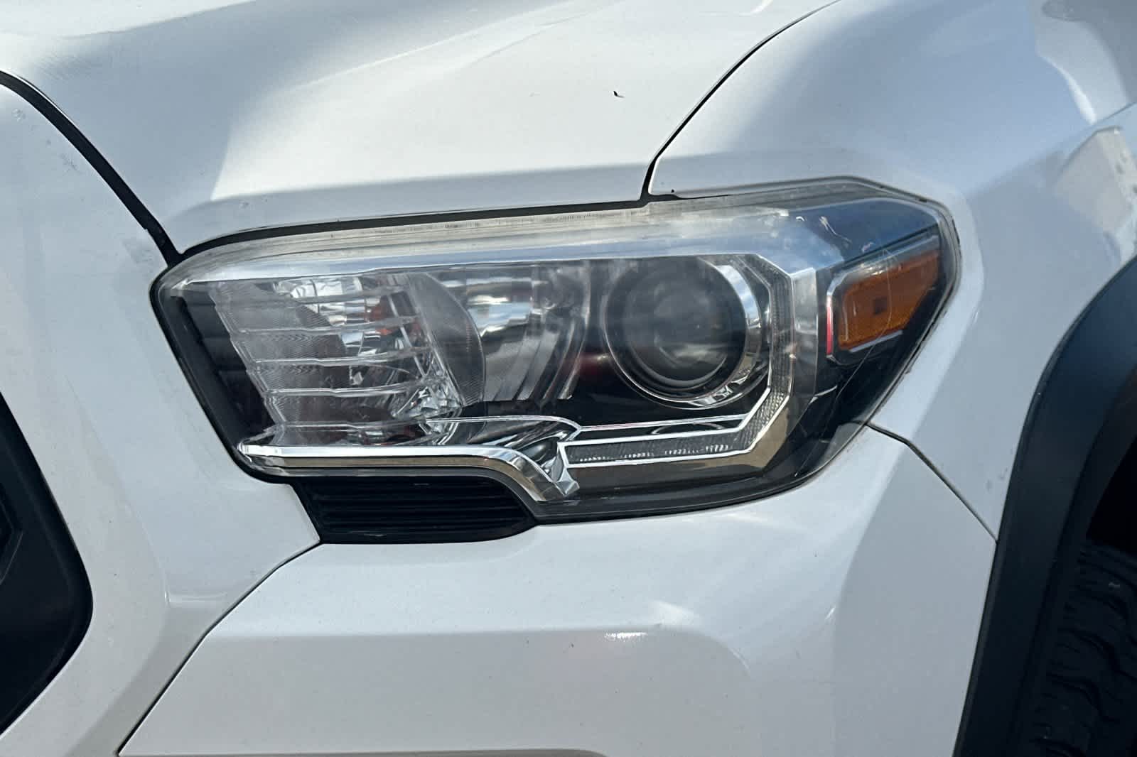 Thumbnail: 2018 Toyota Tacoma - 11