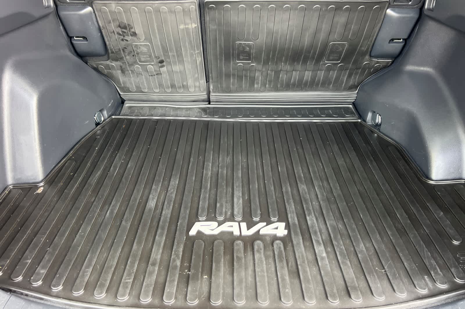 Thumbnail: 2021 Toyota RAV4 - 16
