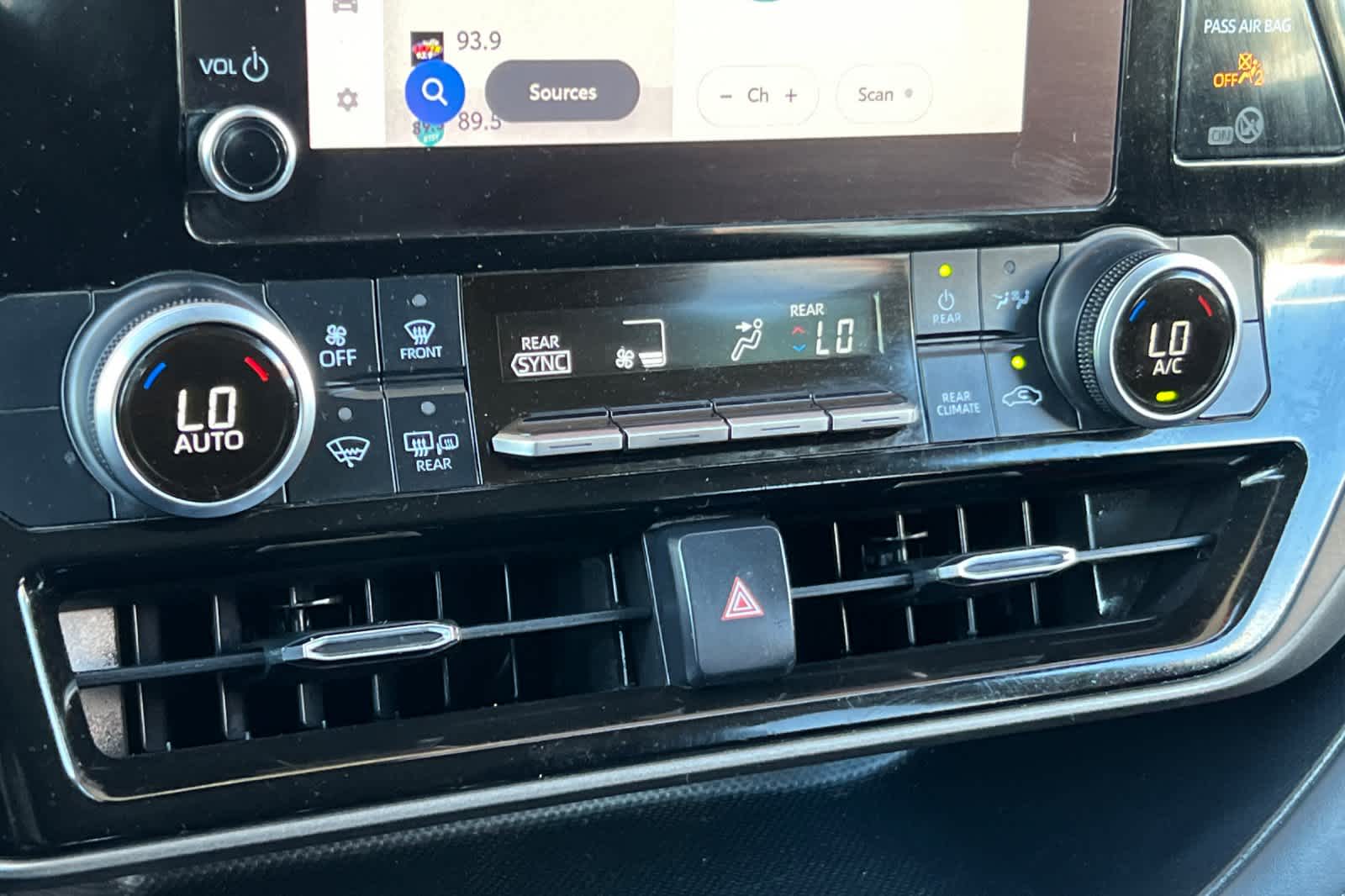 Thumbnail: 2023 Toyota Highlander - 23