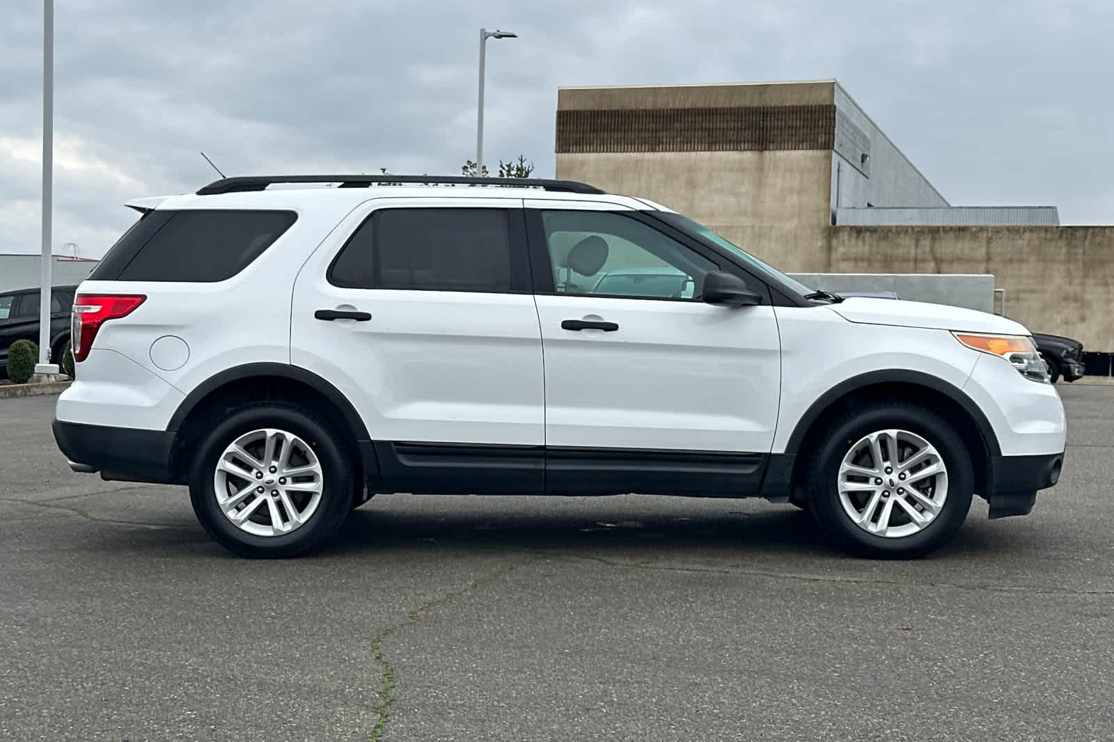 Thumbnail: 2015 Ford Explorer - 6