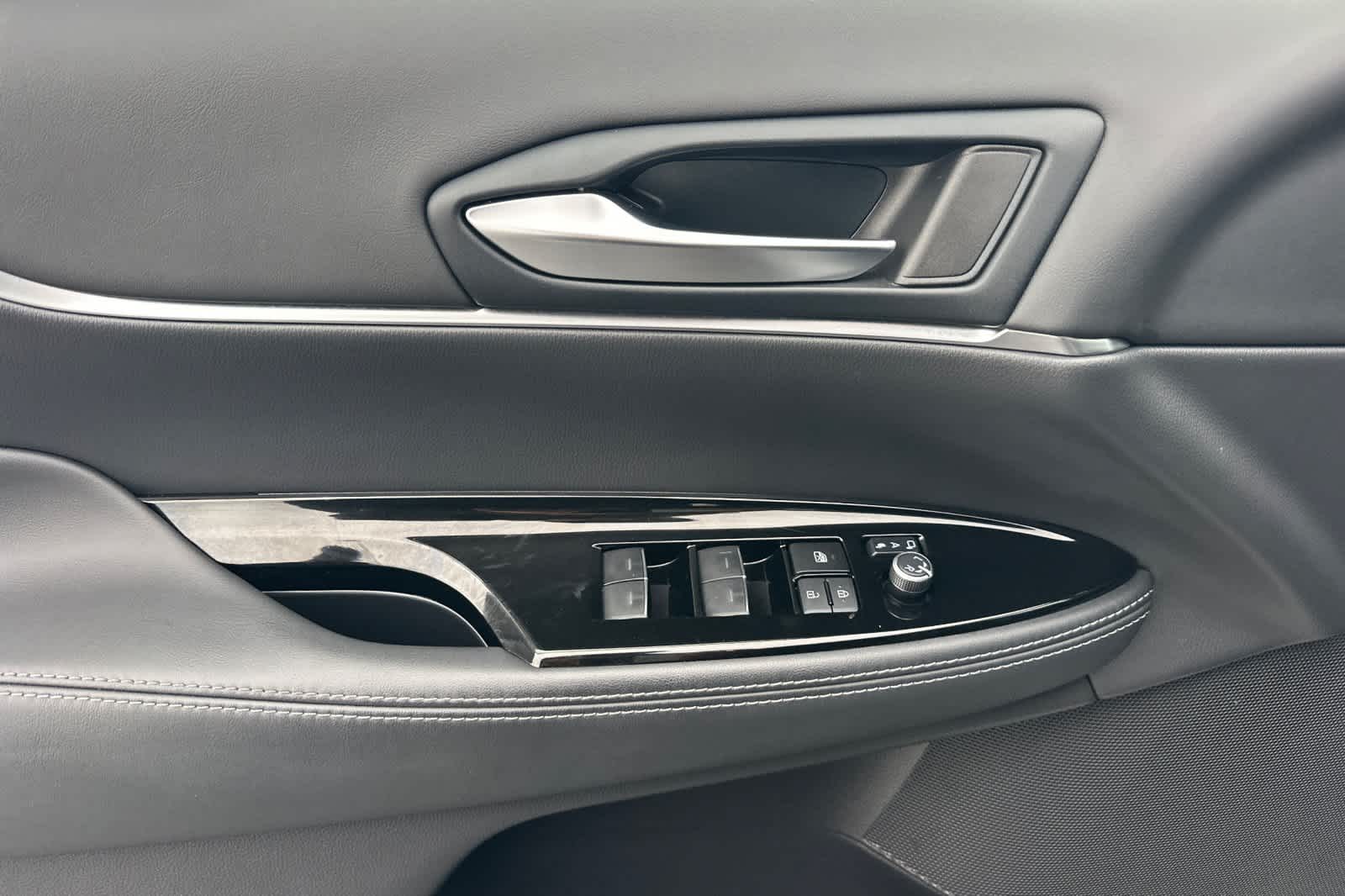 Thumbnail: 2023 Toyota Mirai - 12