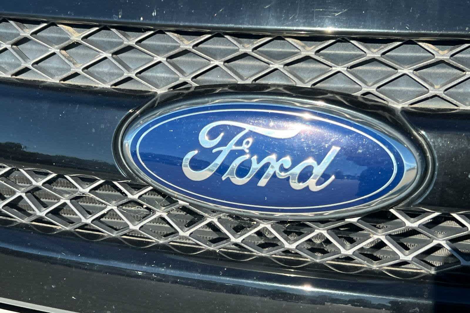Thumbnail: 2015 Ford Explorer - 10