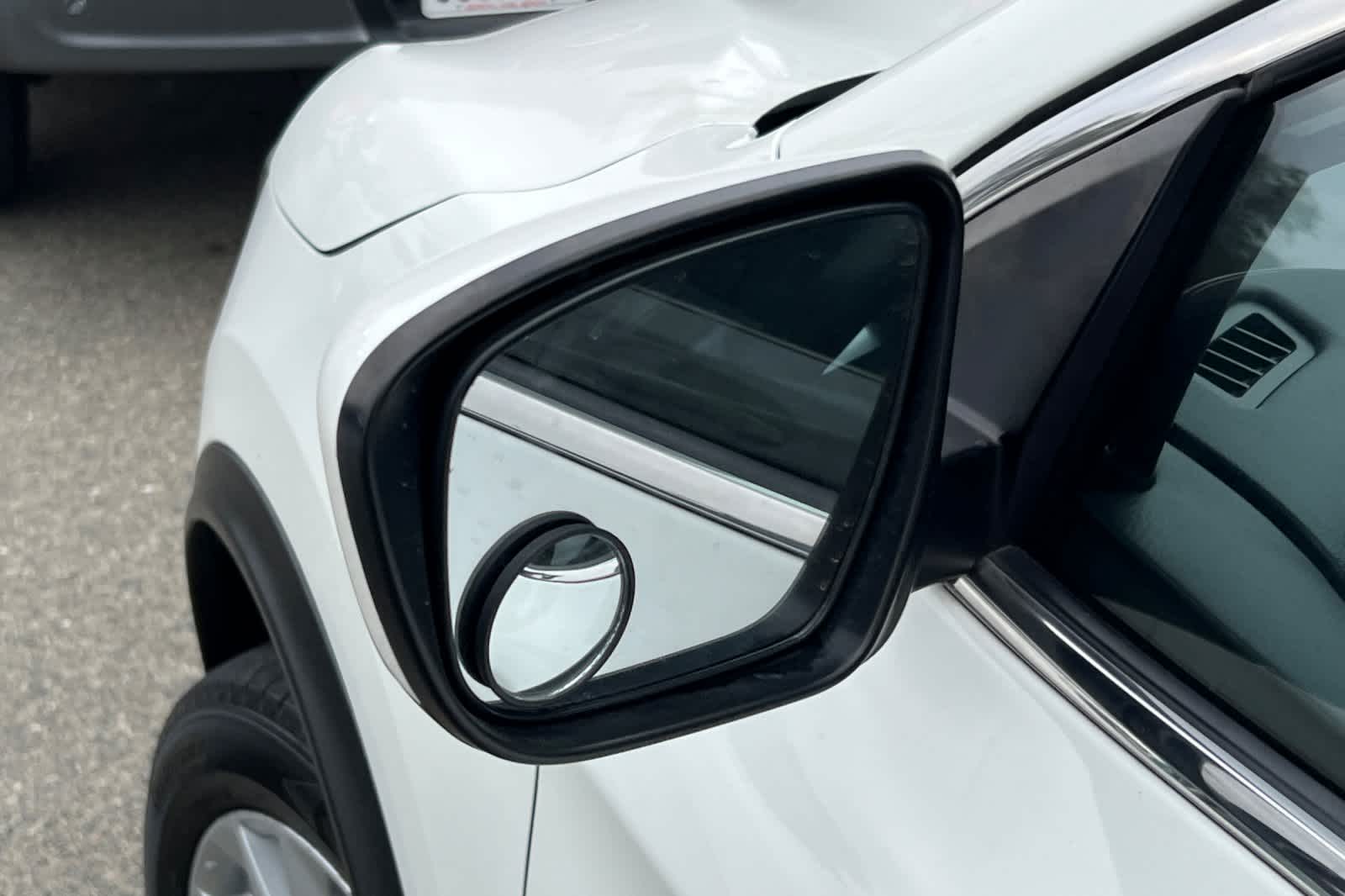 Thumbnail: 2017 Nissan Rogue Sport - 20