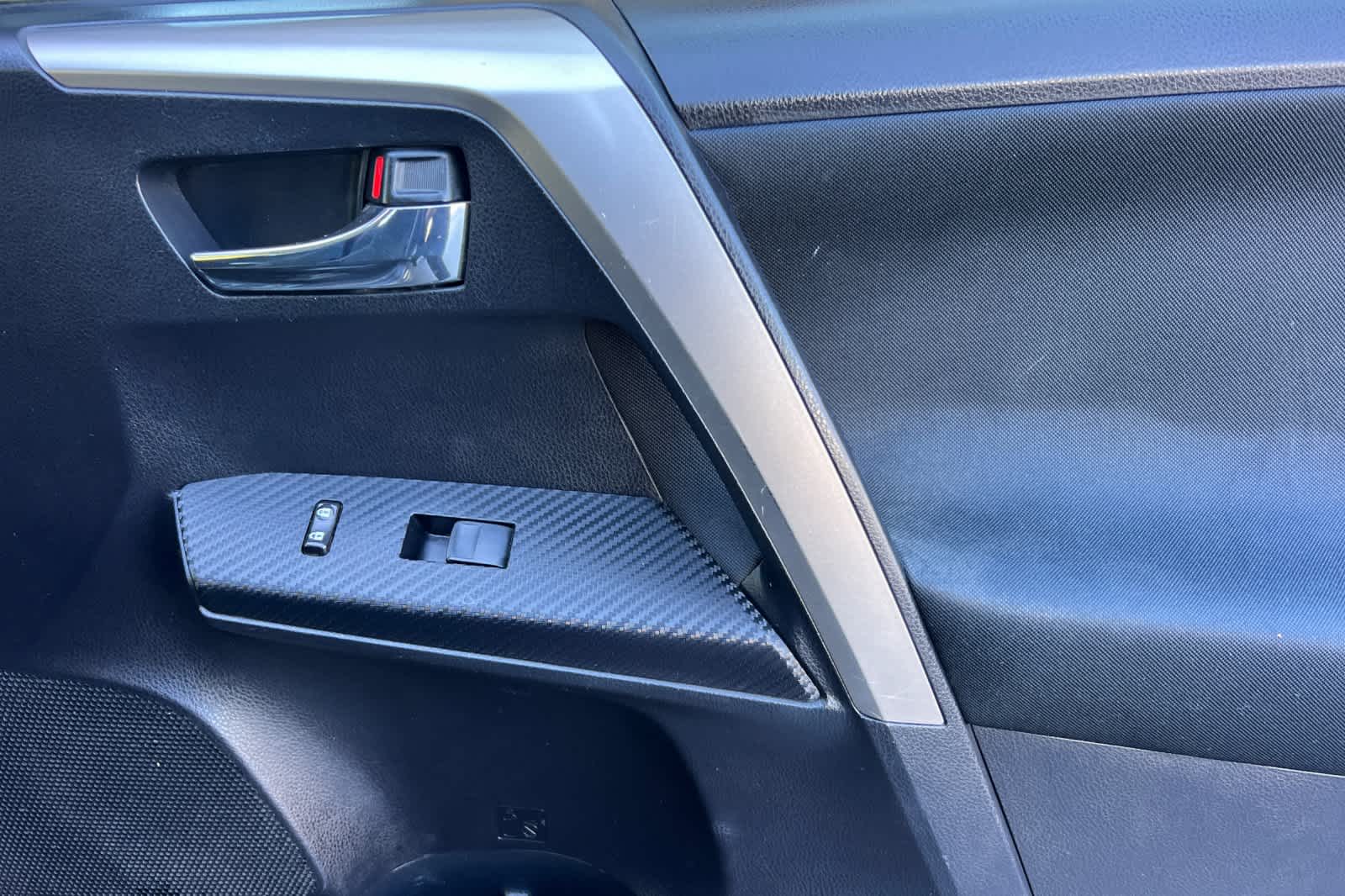 Thumbnail: 2015 Toyota RAV4 - 18