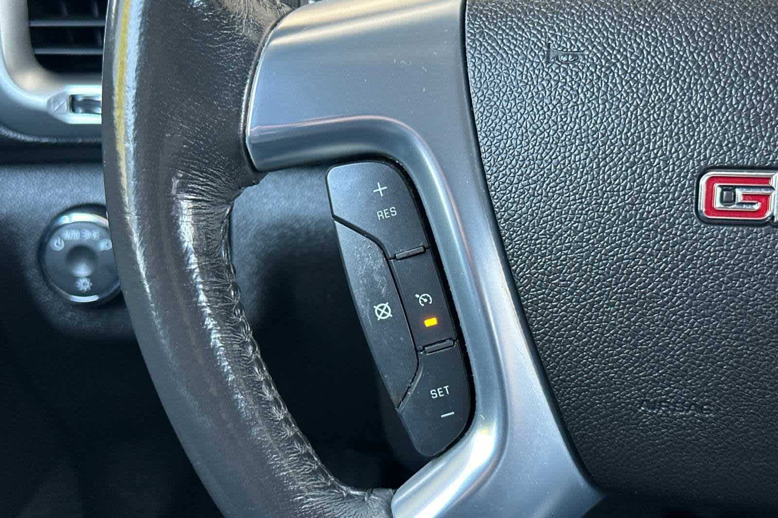 Thumbnail: 2015 GMC Acadia - 25