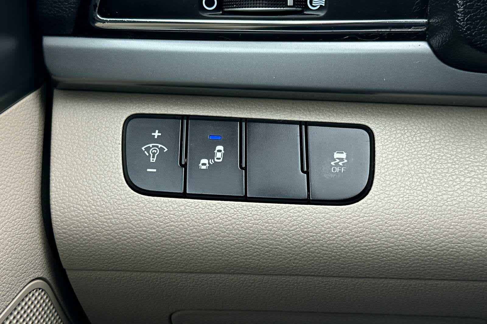 Thumbnail: 2018 Hyundai Elantra - 29