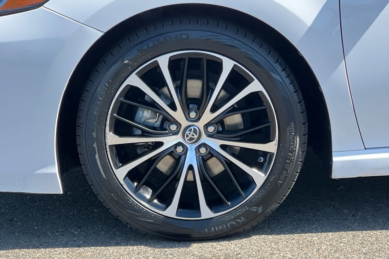 Thumbnail: 2019 Toyota Camry - 28