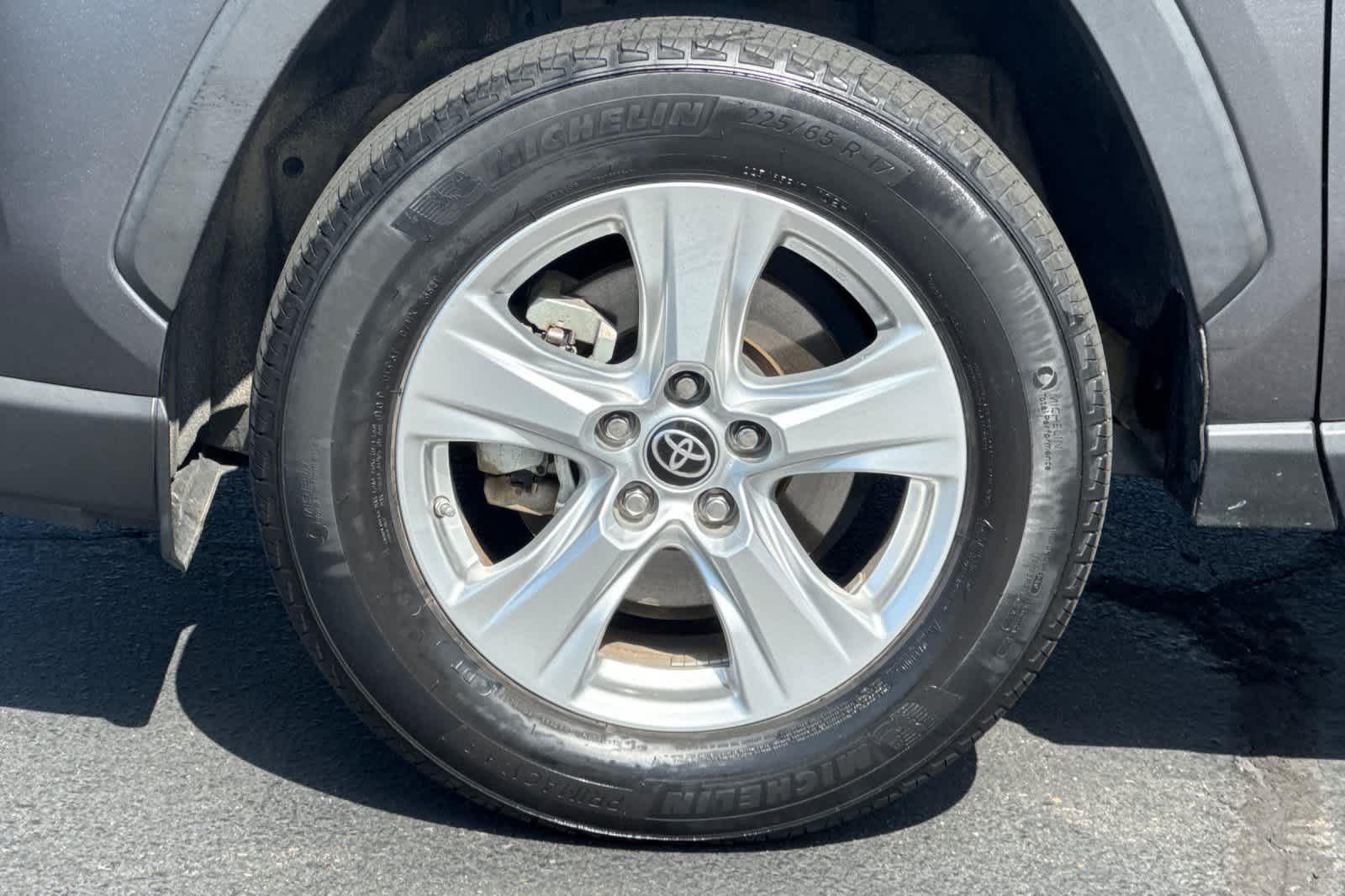 Thumbnail: 2021 Toyota RAV4 - 28