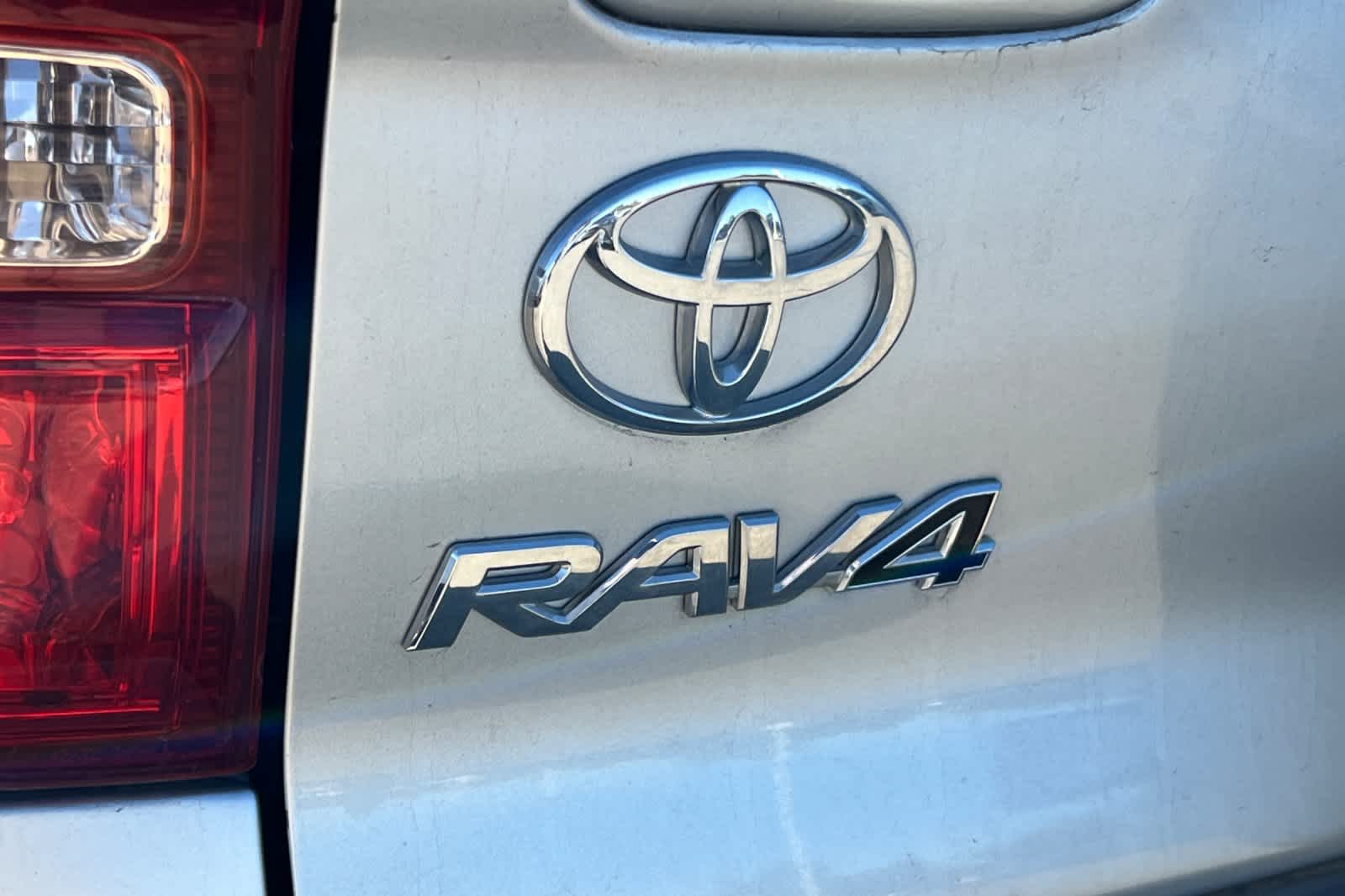 Thumbnail: 2005 Toyota RAV4 - 21