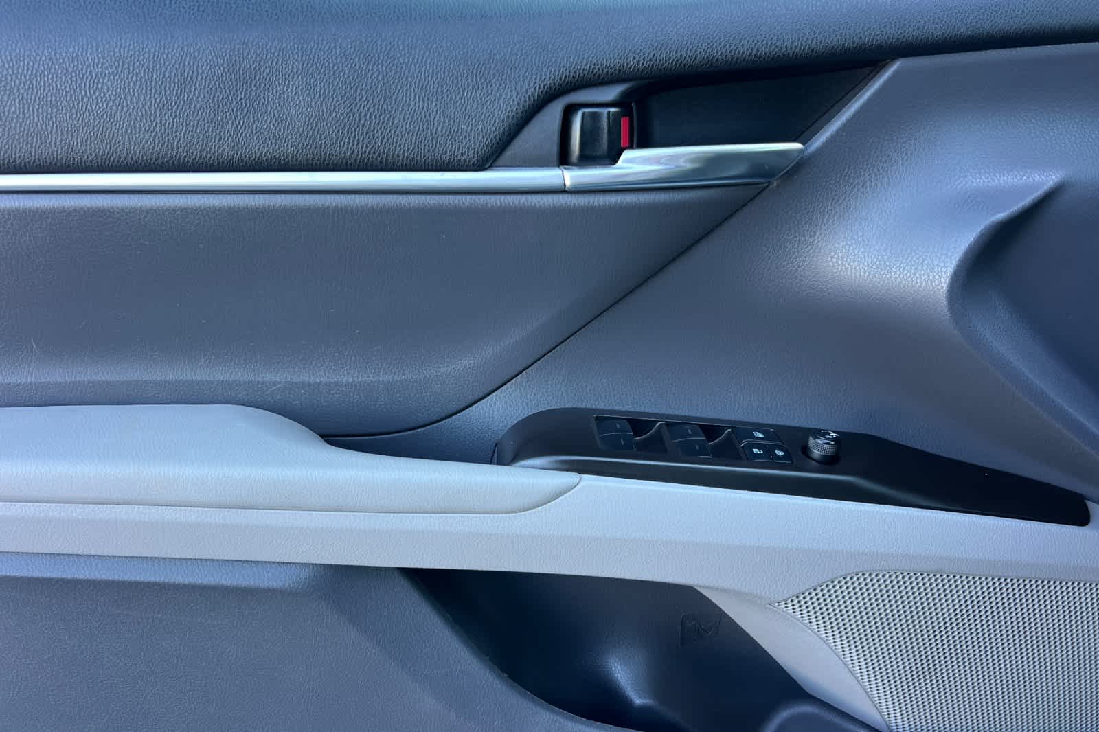 Thumbnail: 2022 Toyota Camry - 12