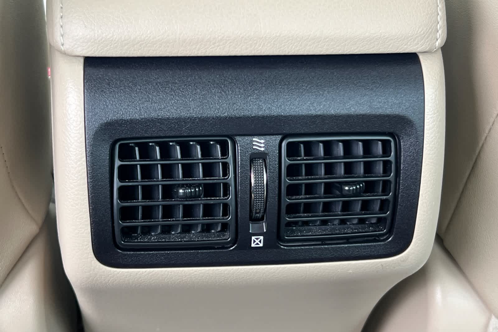 Thumbnail: 2013 Toyota Camry - 14