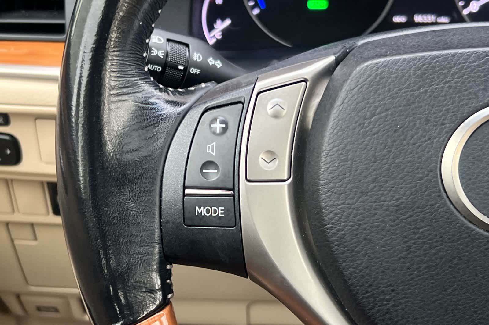 Thumbnail: 2015 Lexus ES - 26