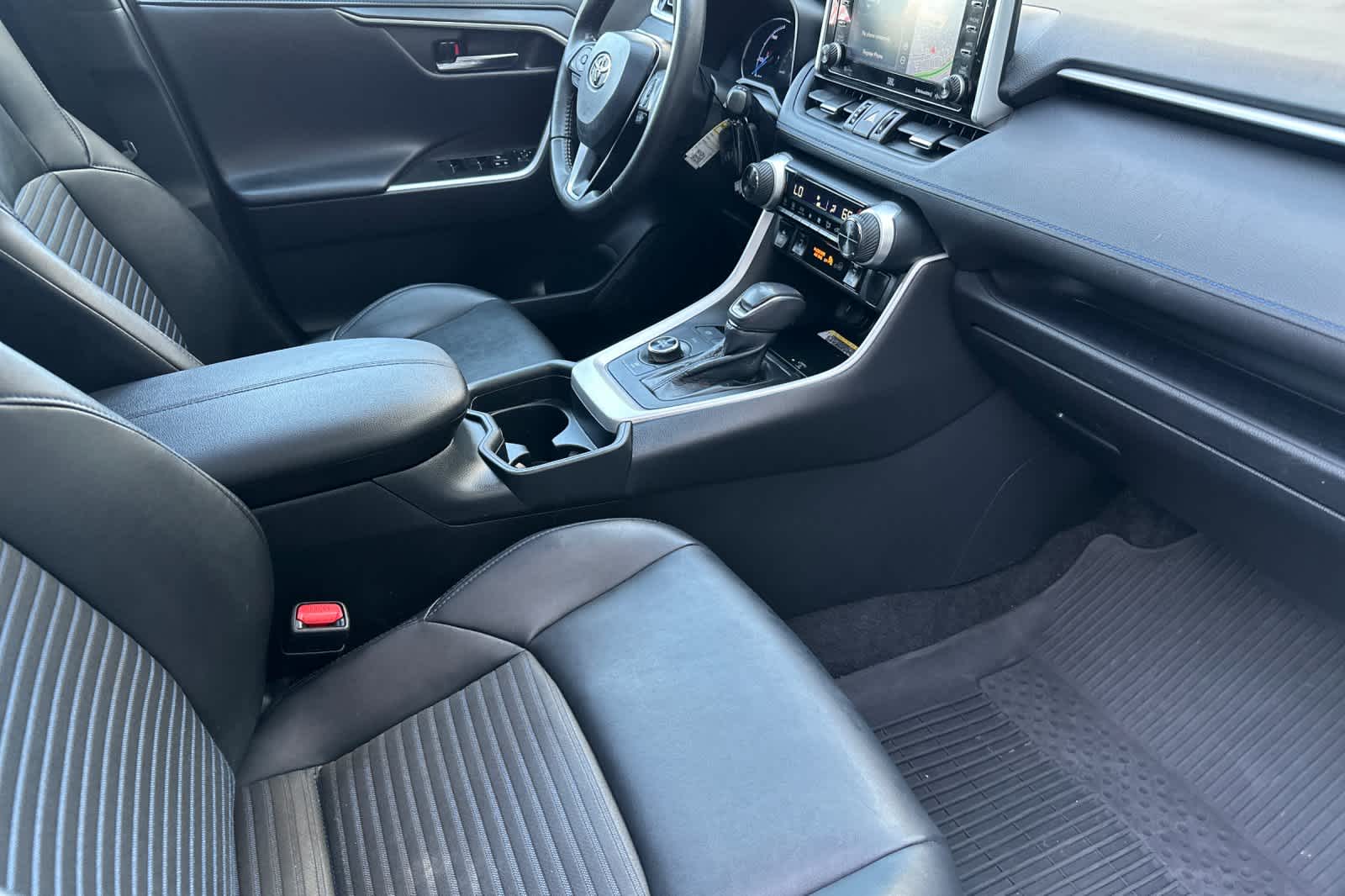 Thumbnail: 2021 Toyota RAV4 - 17