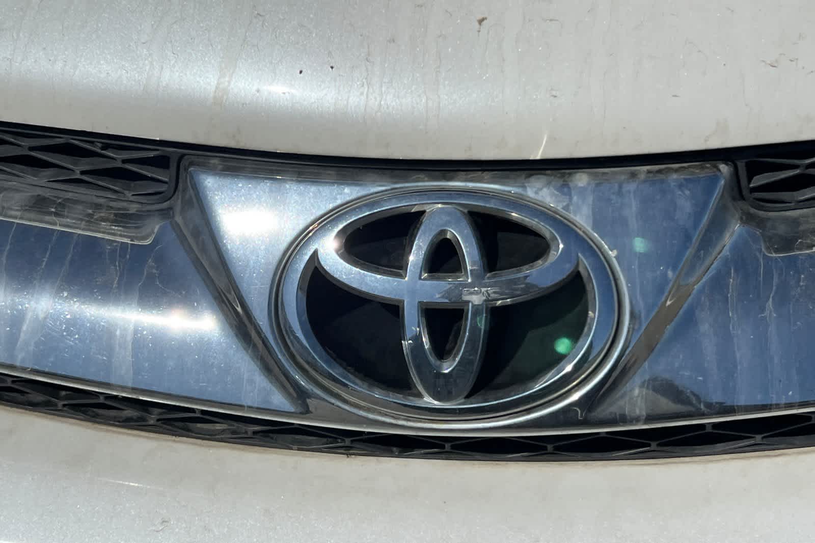 Thumbnail: 2010 Toyota Sienna - 10