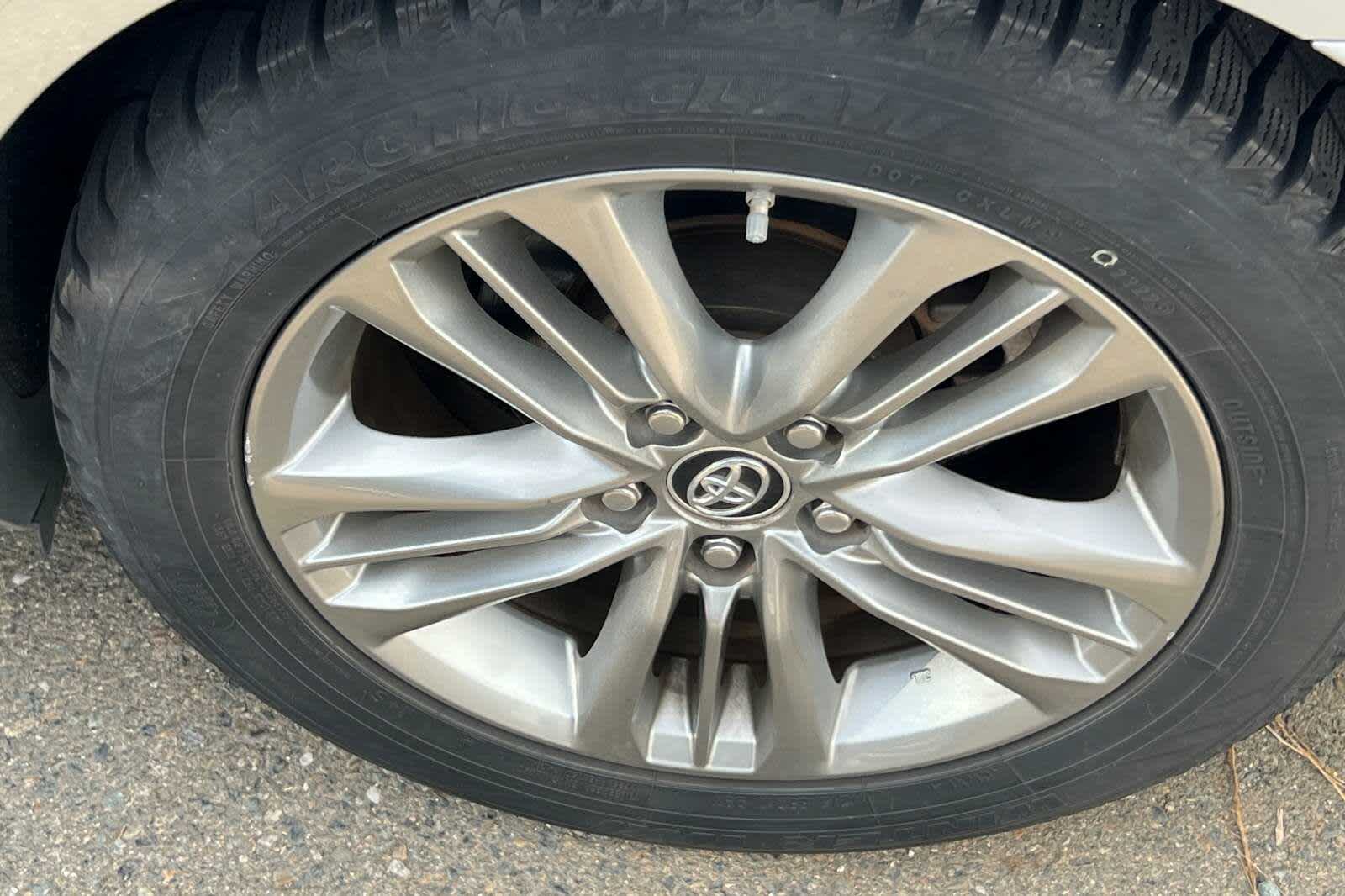 Thumbnail: 2015 Toyota Camry - 16