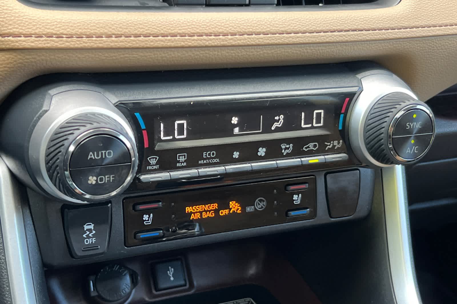 Thumbnail: 2021 Toyota RAV4 - 24