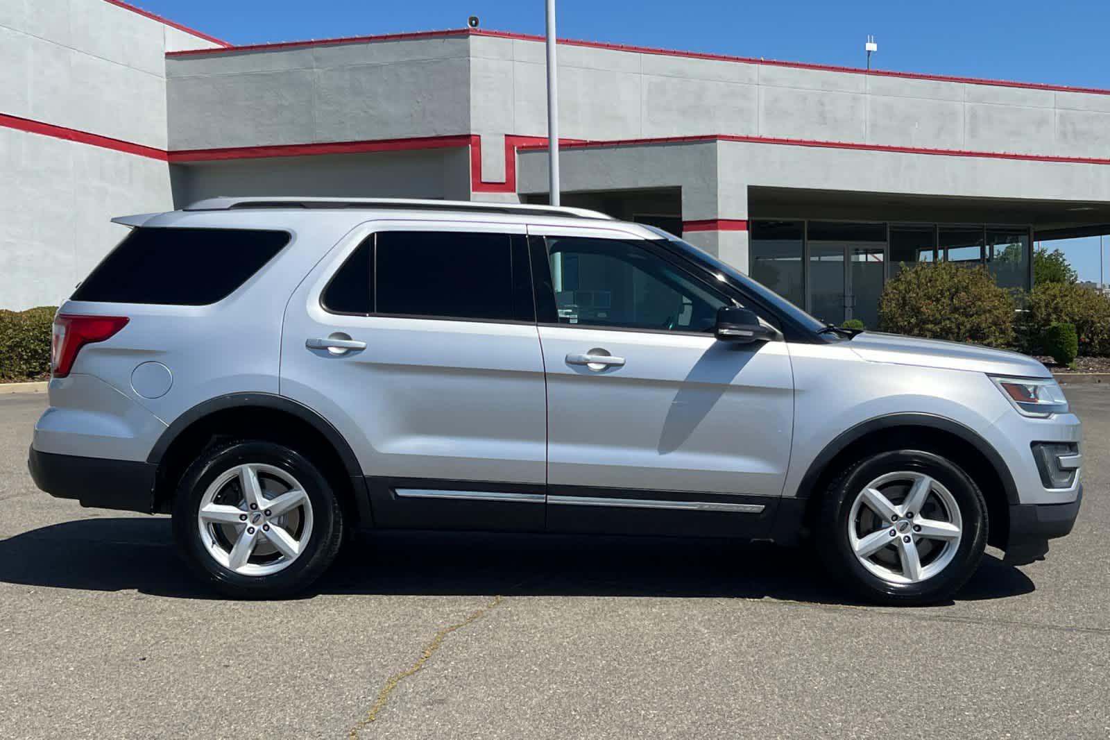 Thumbnail: 2016 Ford Explorer - 6