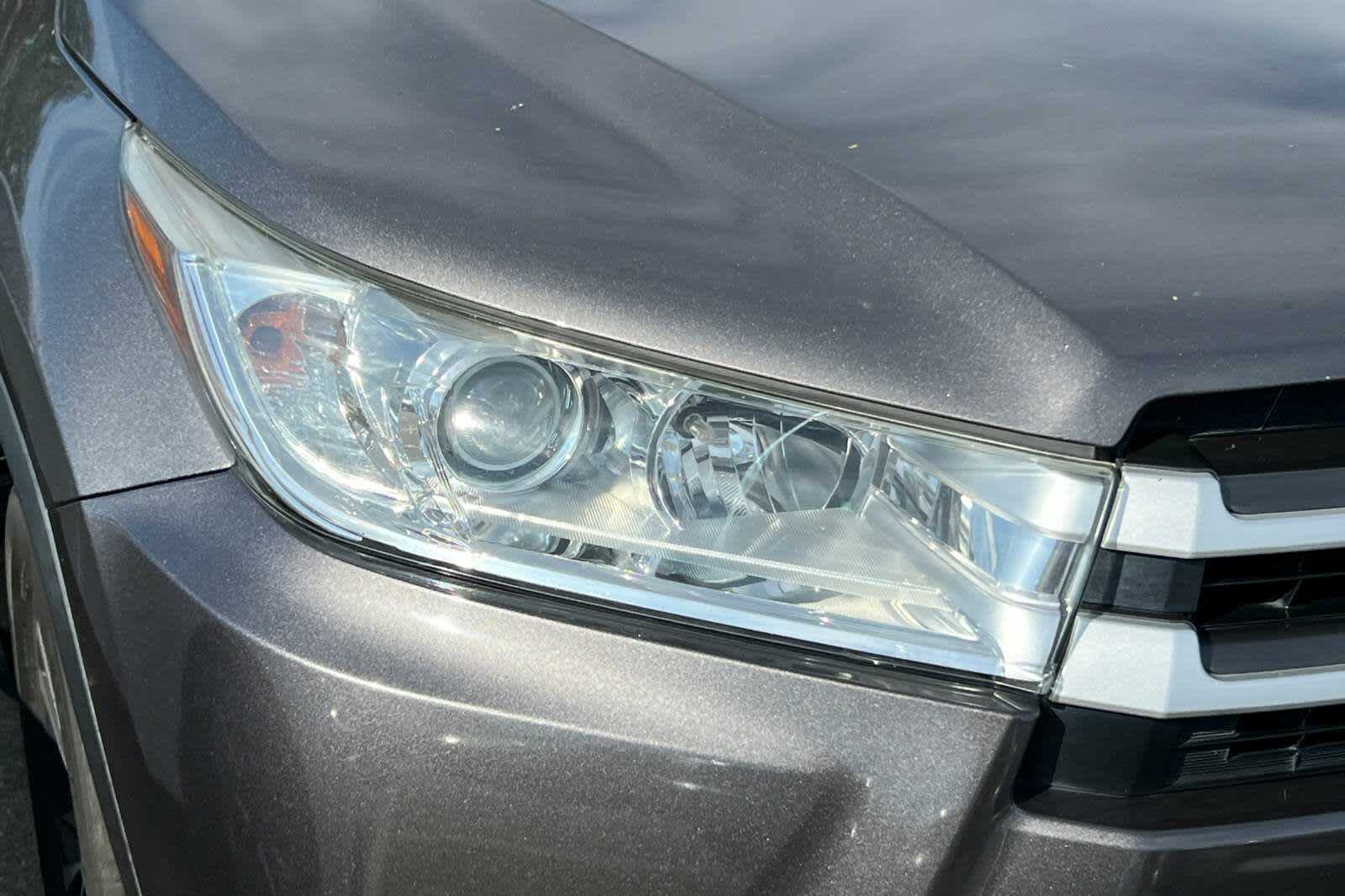 Thumbnail: 2017 Toyota Highlander - 8