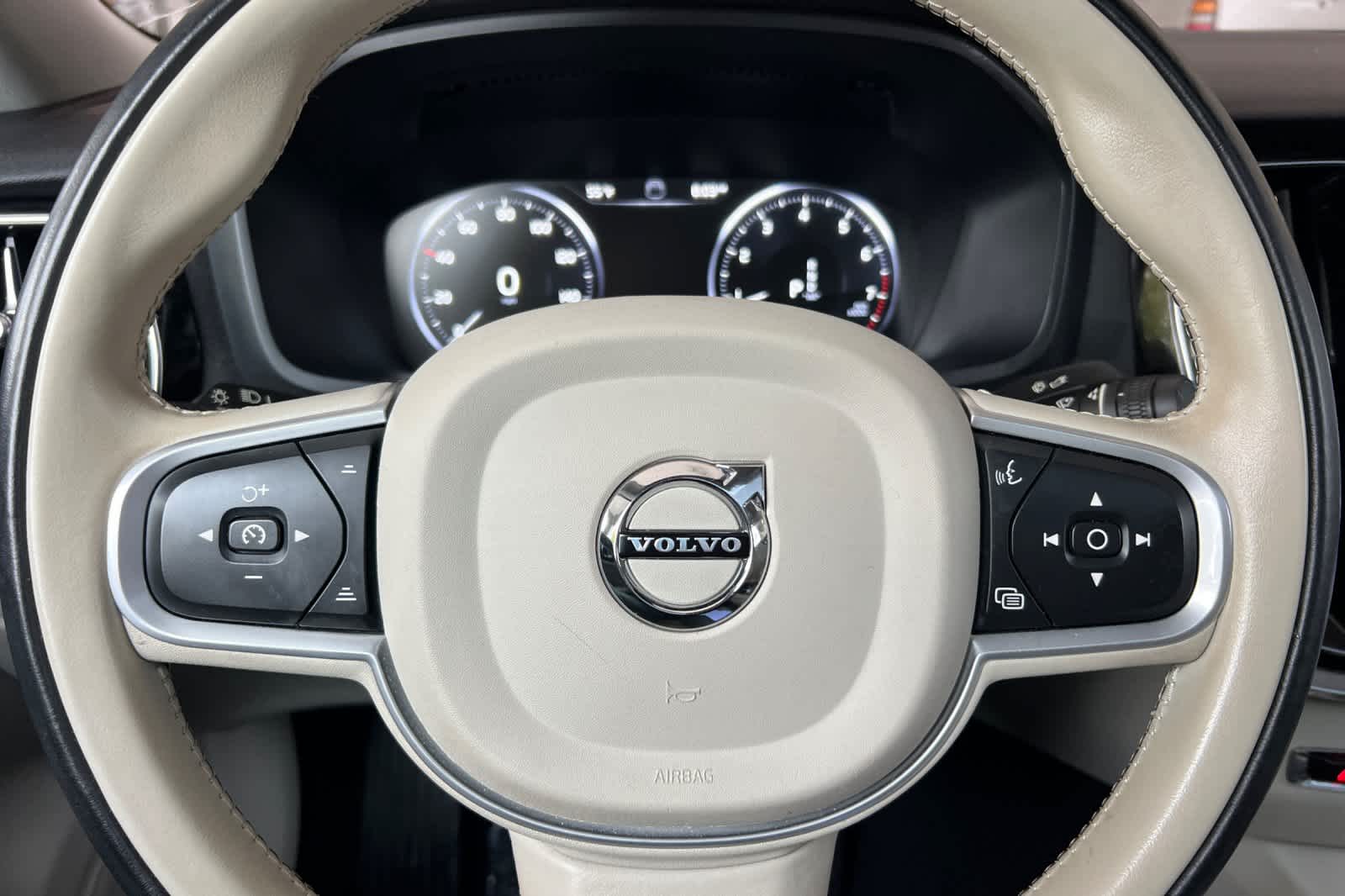 Thumbnail: 2022 Volvo S60 - 23