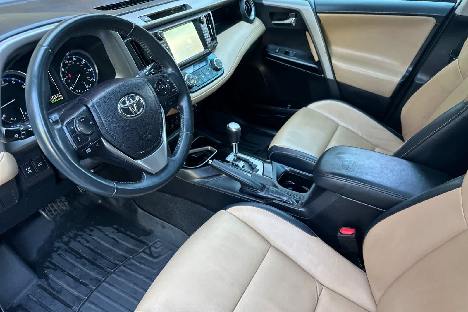 Thumbnail: 2016 Toyota RAV4 - 11