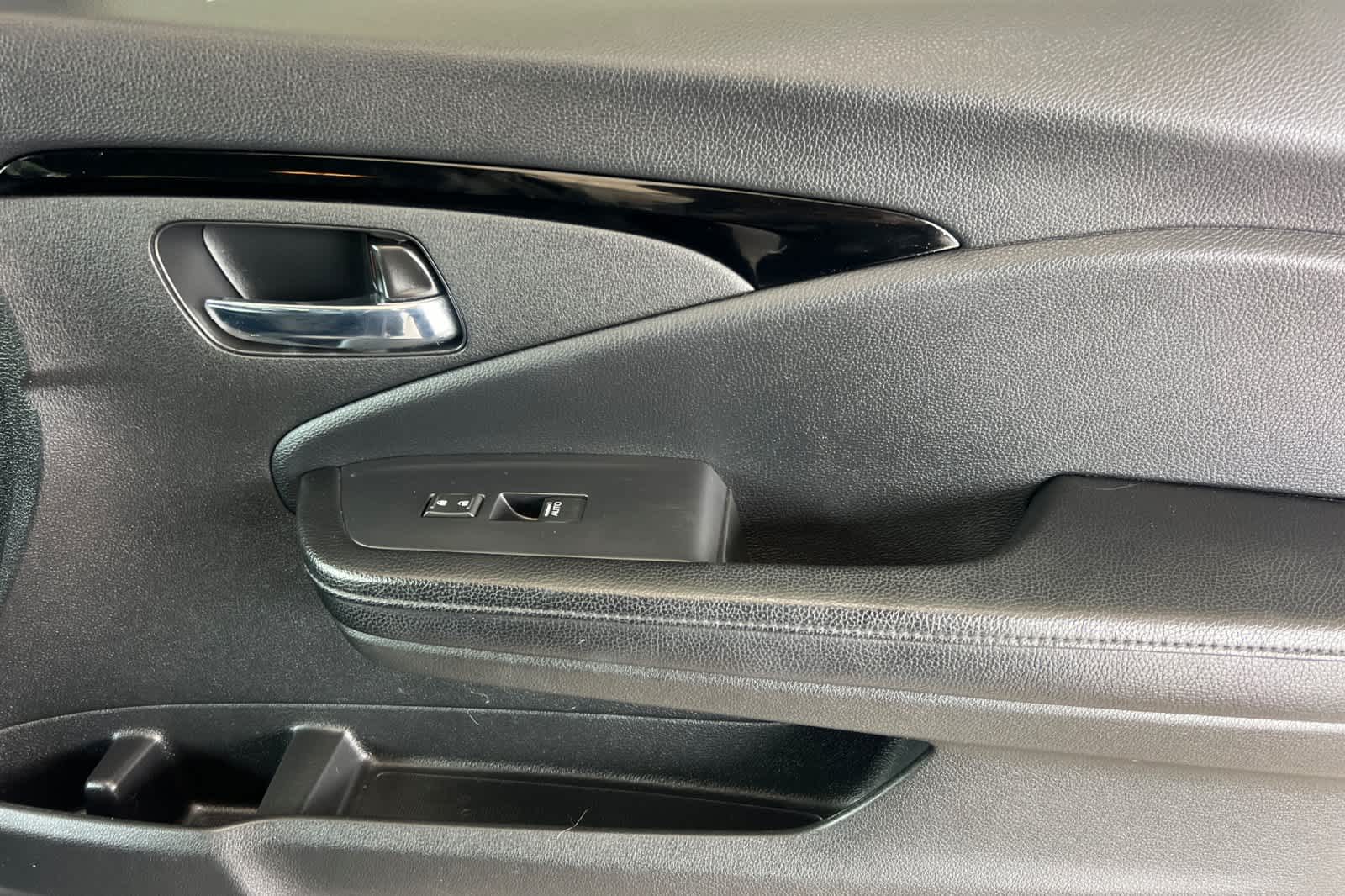 Thumbnail: 2018 Honda Pilot - 21