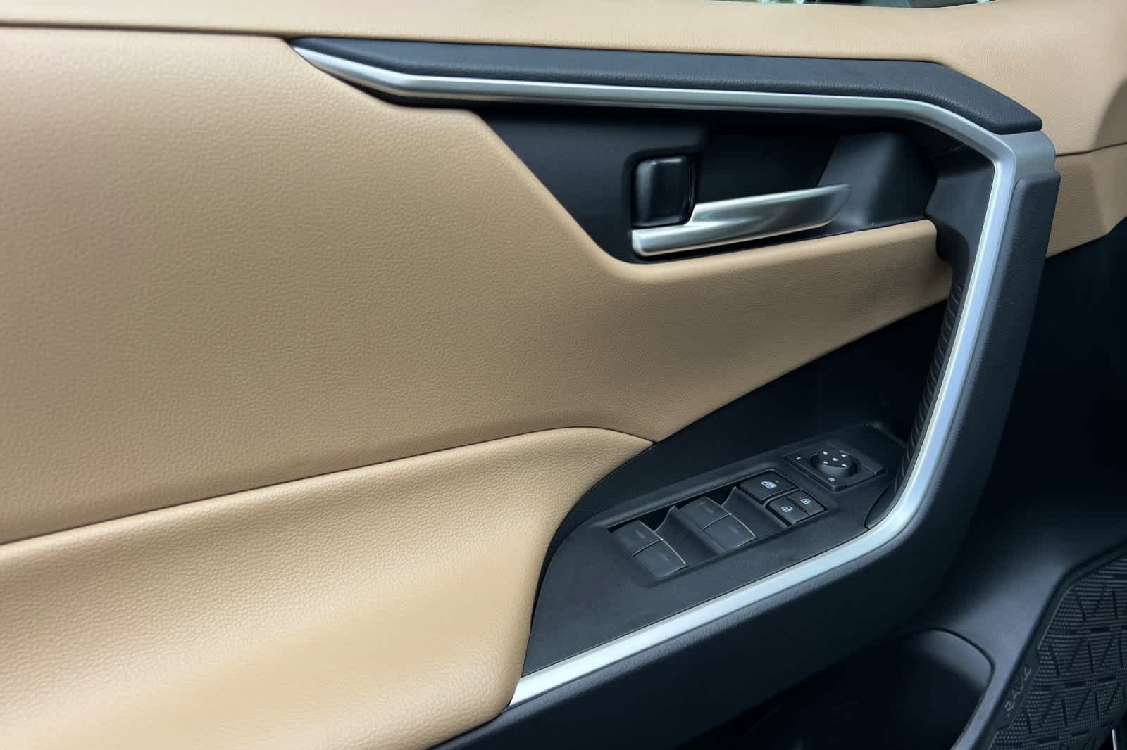 Thumbnail: 2025 Toyota RAV4 - 12