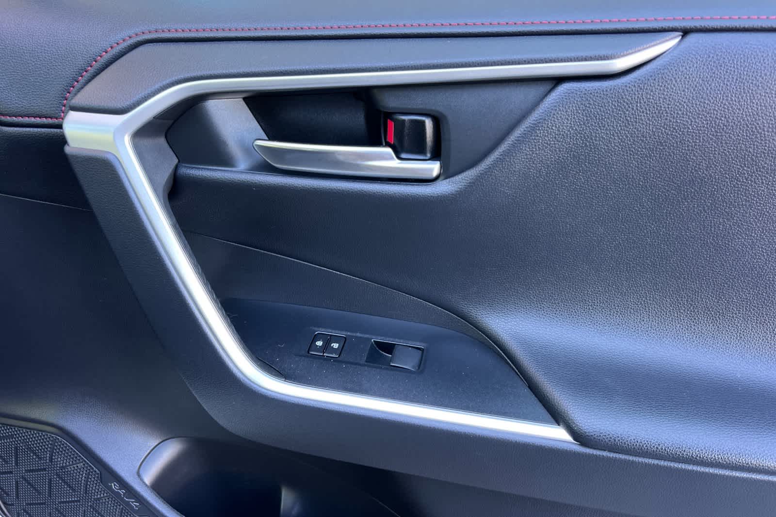 Thumbnail: 2020 Toyota RAV4 - 19