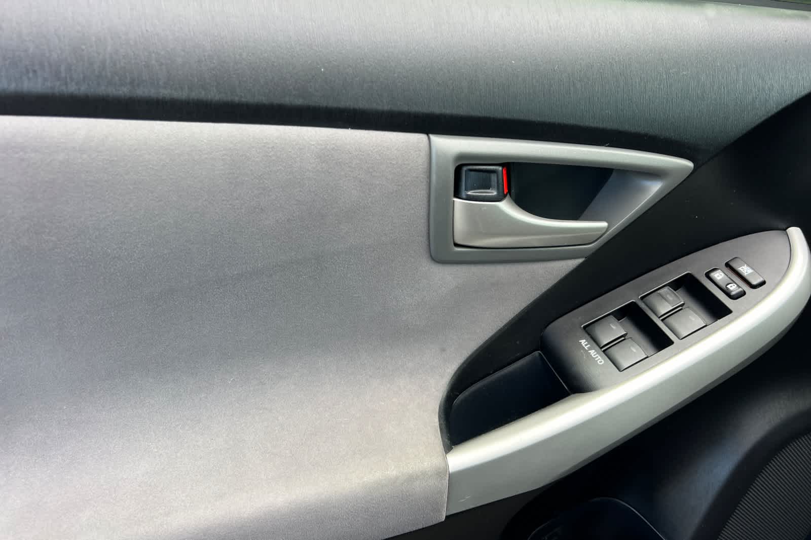 Thumbnail: 2015 Toyota Prius - 12