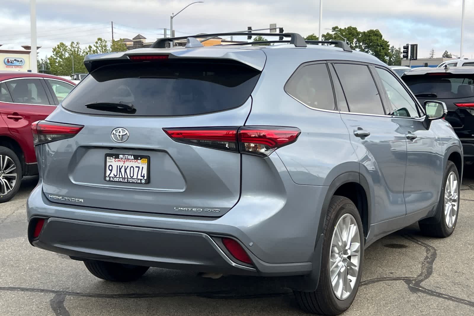 Thumbnail: 2023 Toyota Highlander - 2