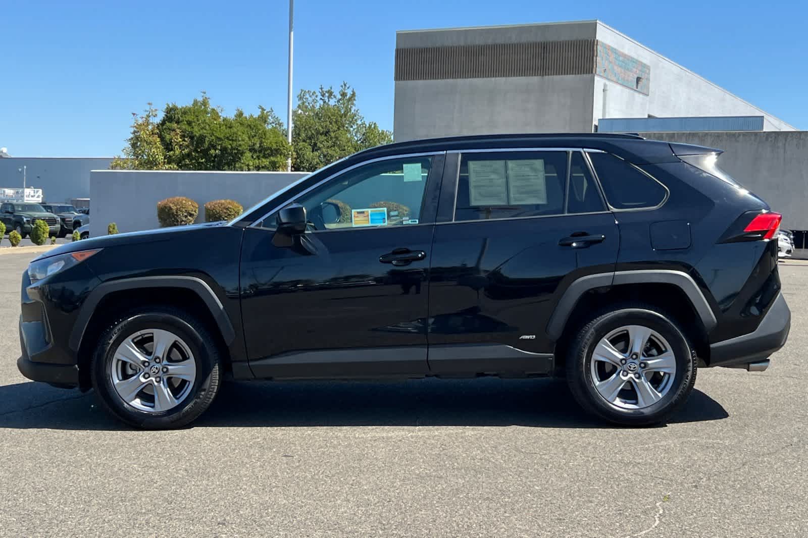 Thumbnail: 2022 Toyota RAV4 - 9