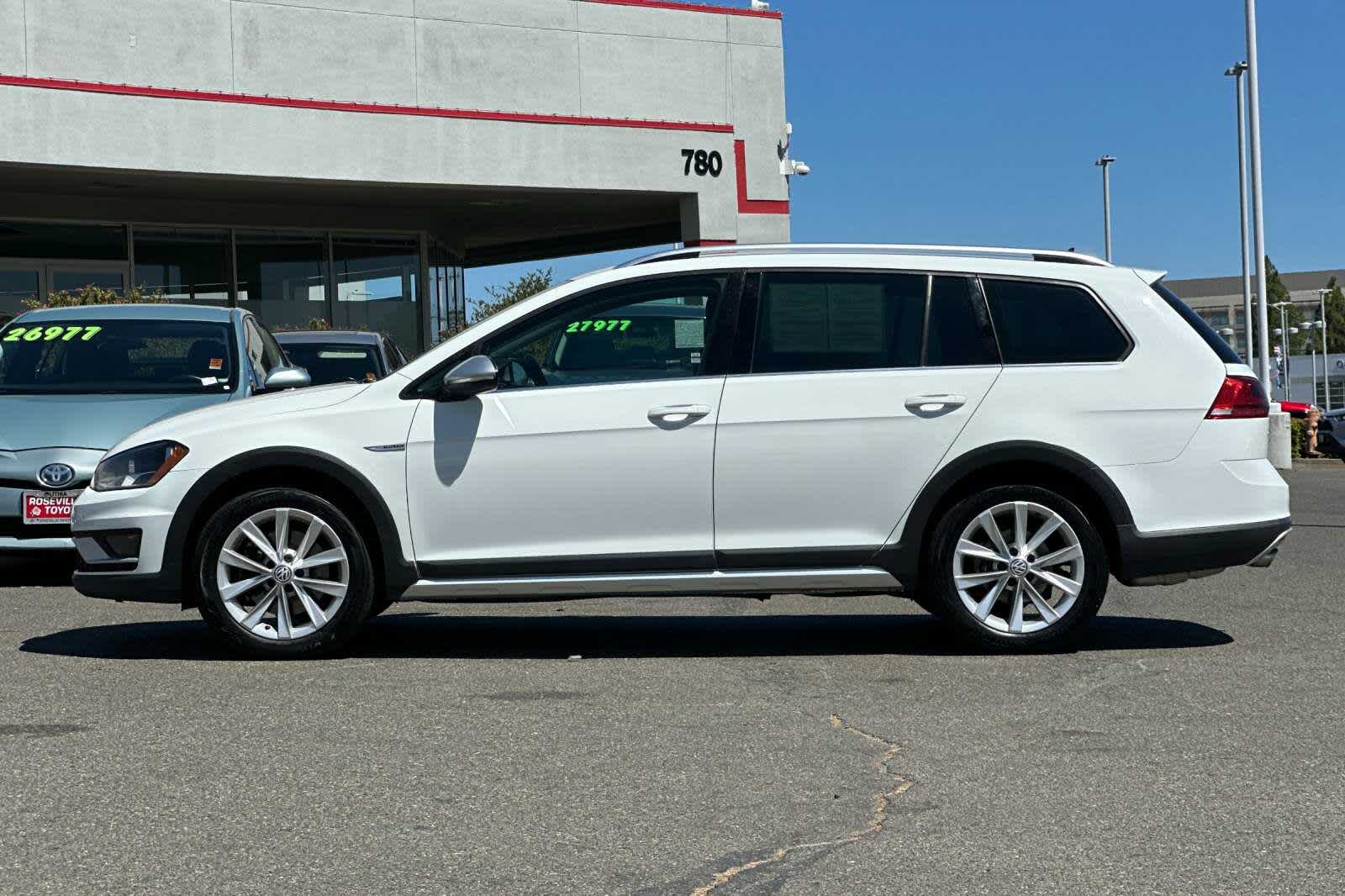 Thumbnail: 2017 Volkswagen Golf - 9