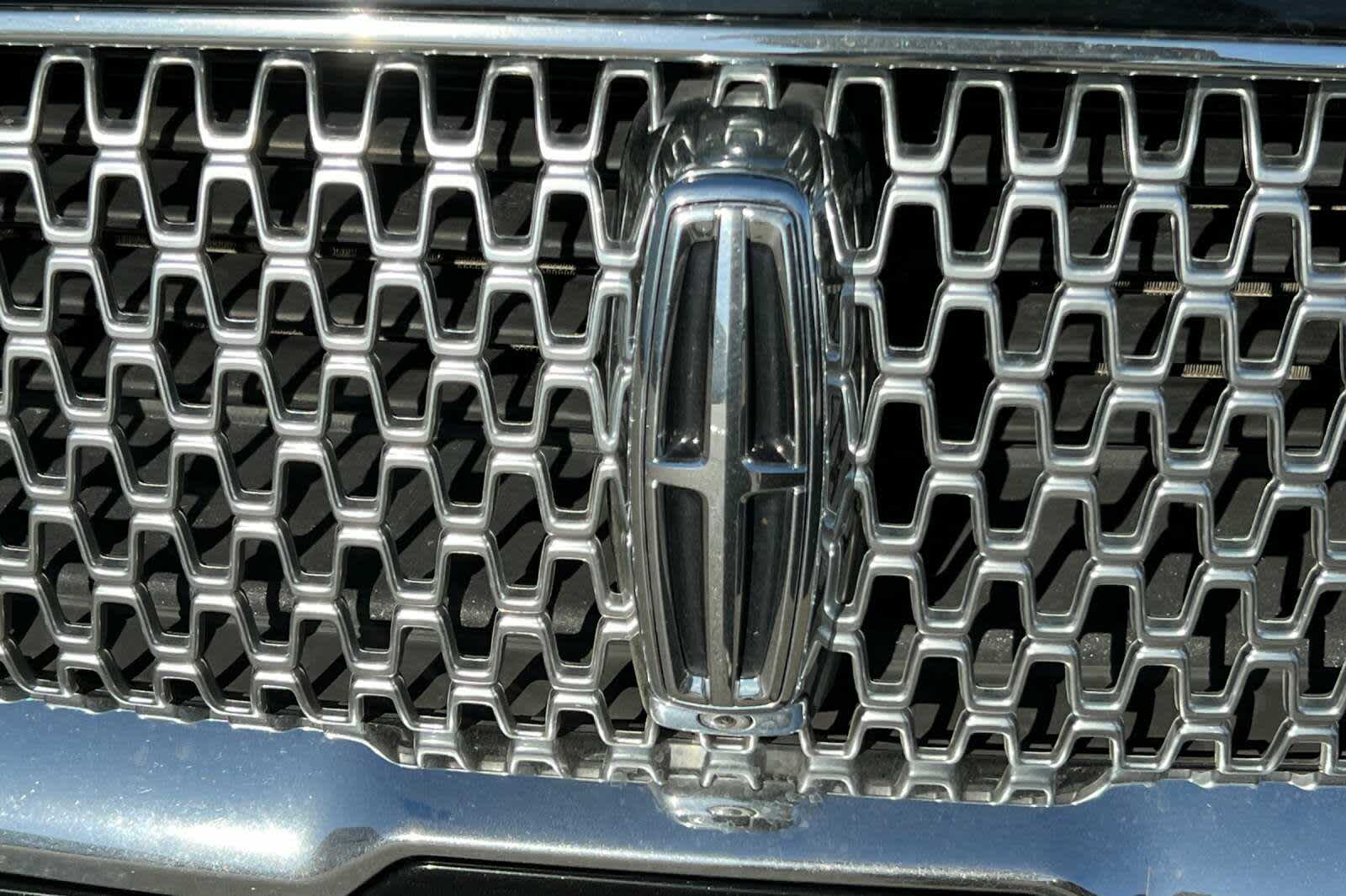 Thumbnail: 2018 Lincoln Continental - 10