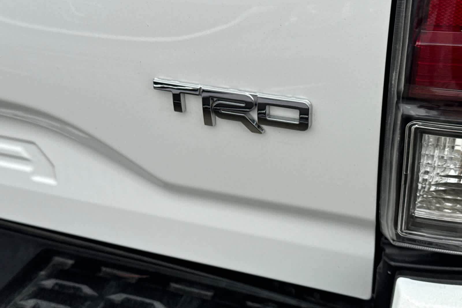 Thumbnail: 2017 Toyota Tacoma - 7