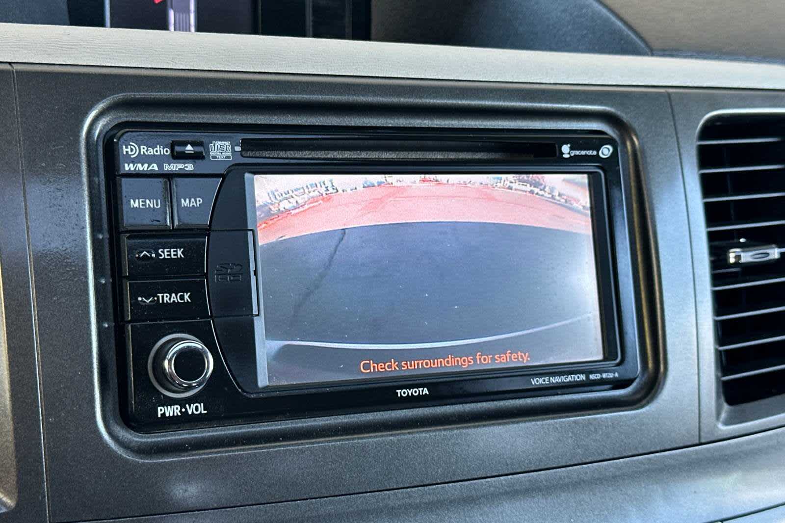 Thumbnail: 2014 Toyota Sienna - 23