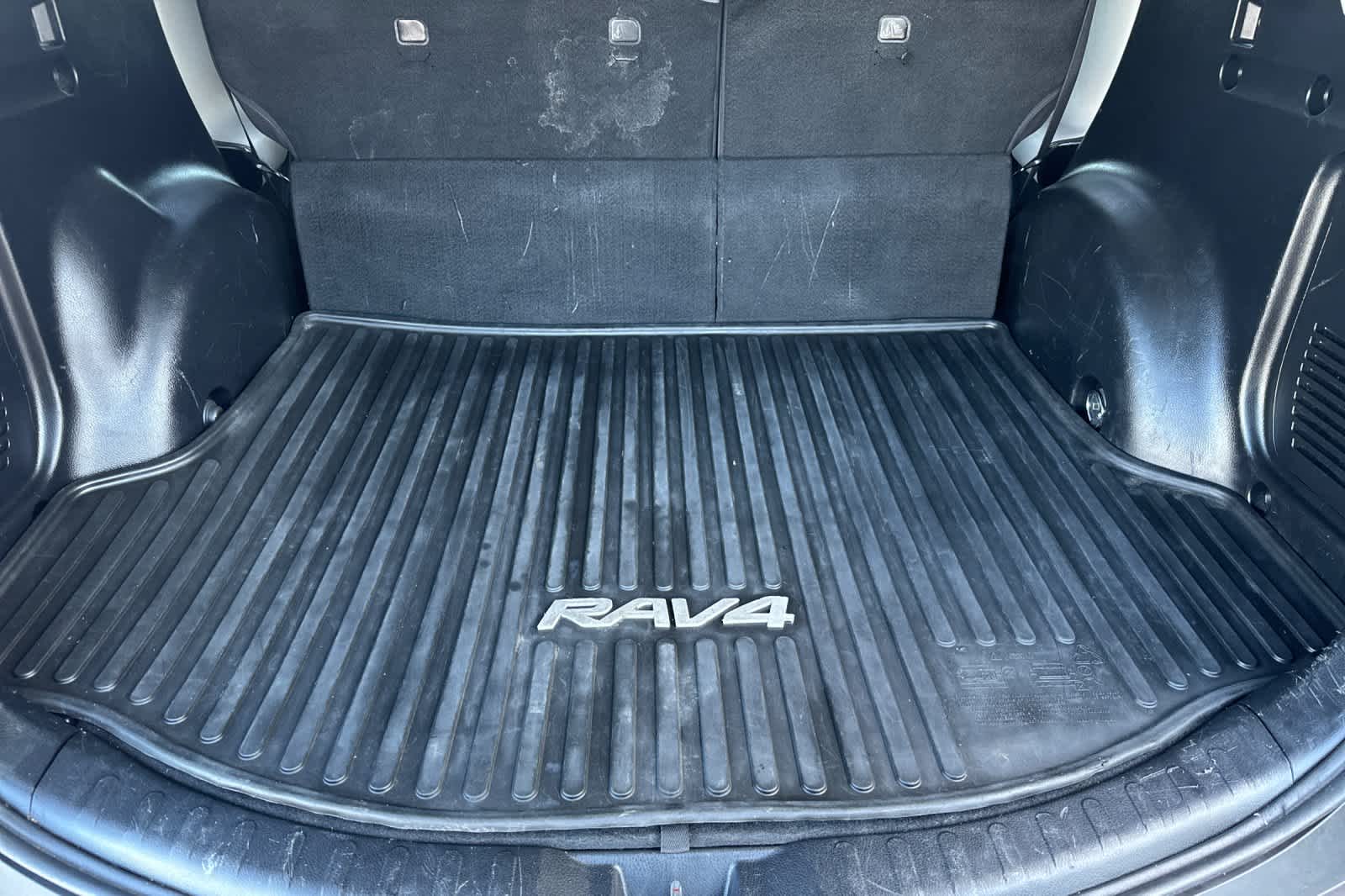 Thumbnail: 2015 Toyota RAV4 - 15