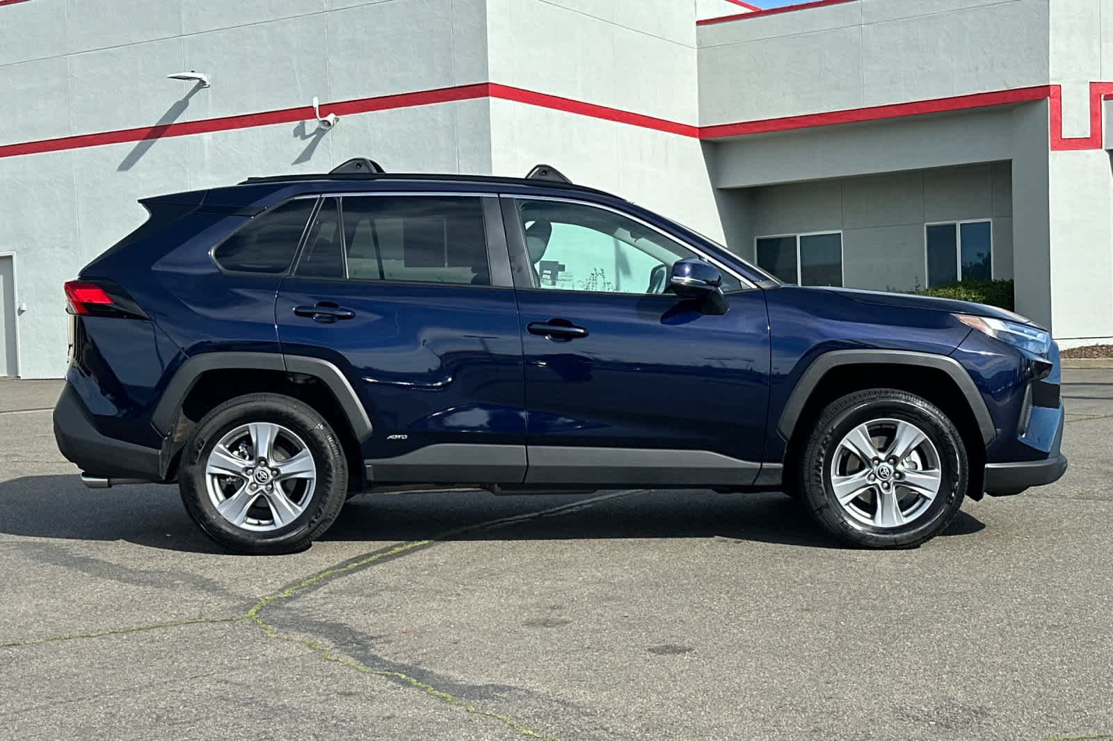 Thumbnail: 2022 Toyota RAV4 - 6