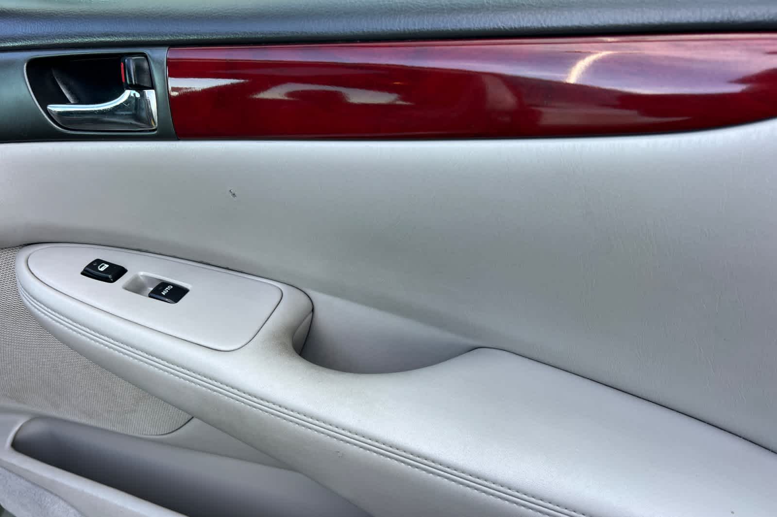 Thumbnail: 2004 Lexus ES - 18