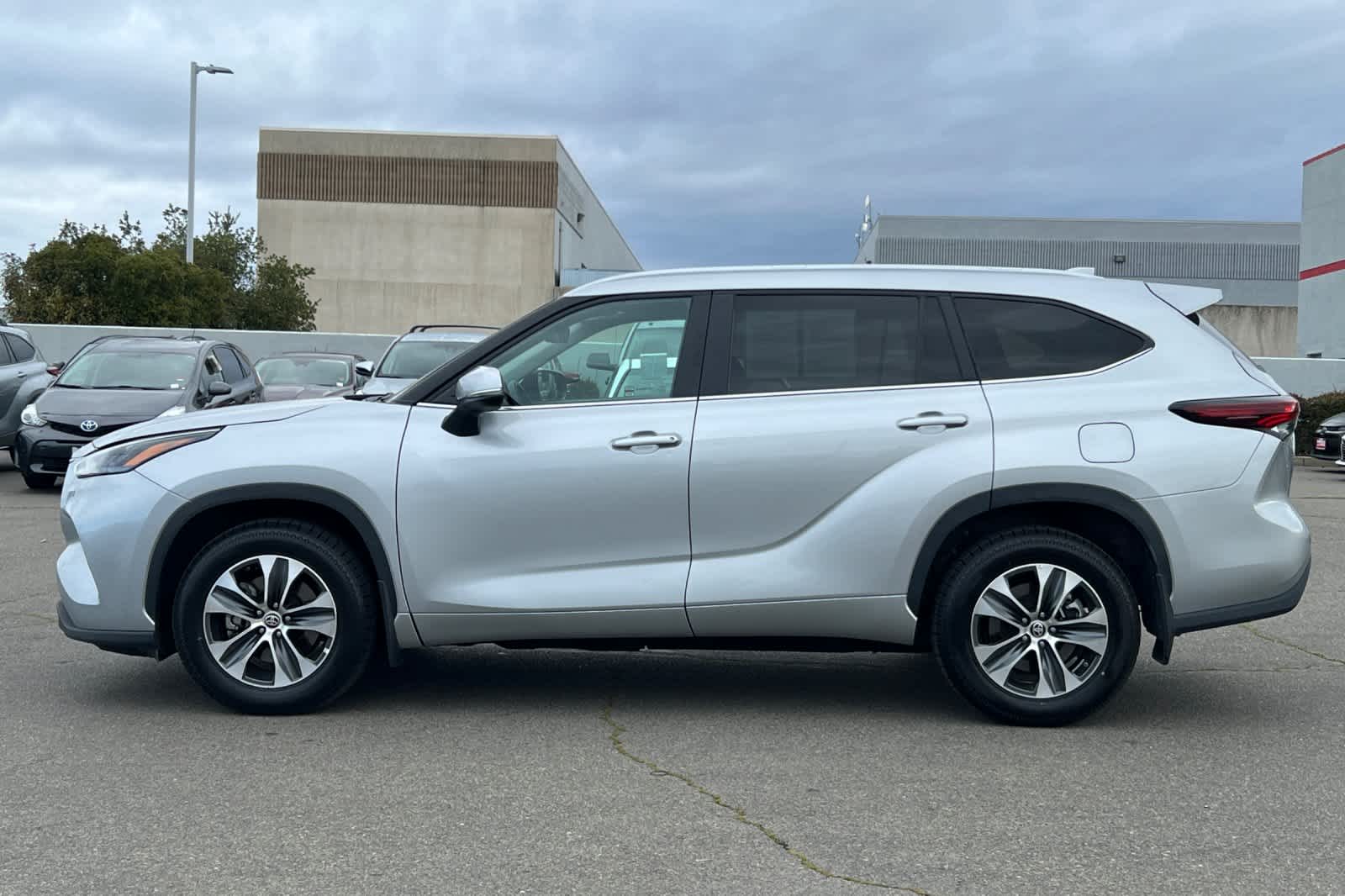 Thumbnail: 2024 Toyota Highlander - 9
