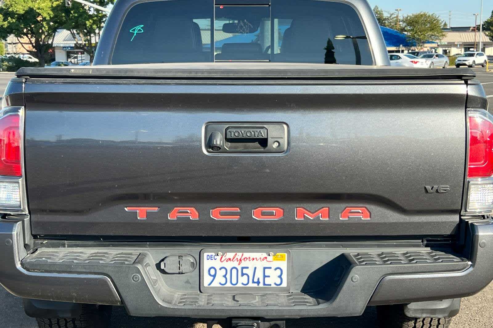 Thumbnail: 2022 Toyota Tacoma - 16