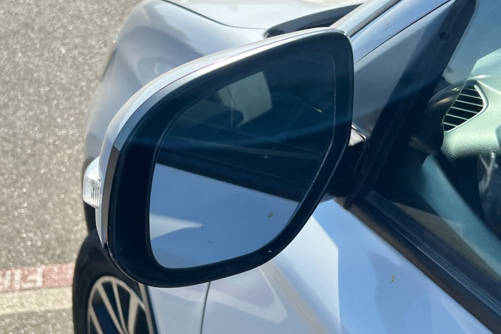 Thumbnail: 2016 Mitsubishi Outlander - 20