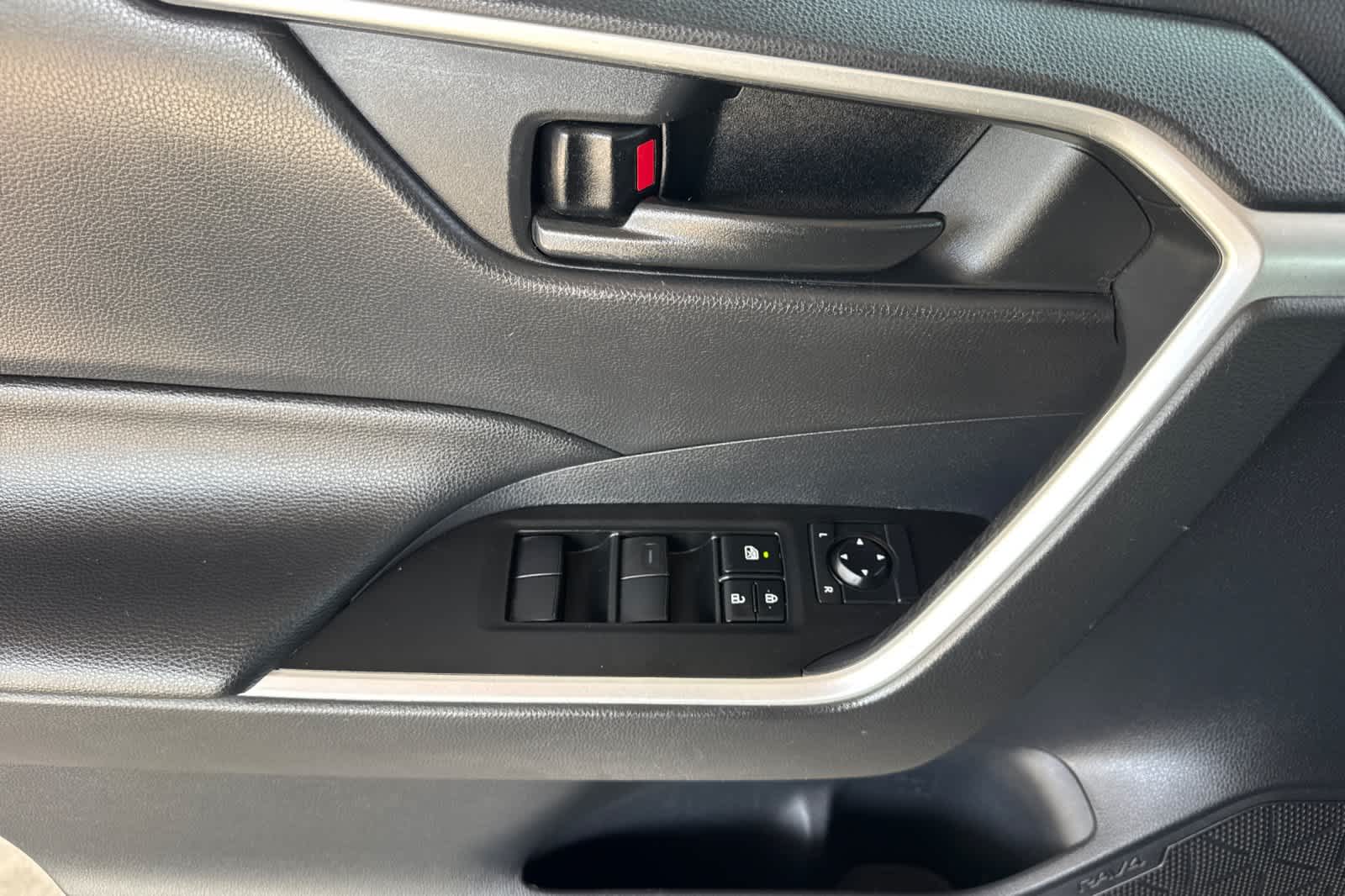 Thumbnail: 2021 Toyota RAV4 - 12