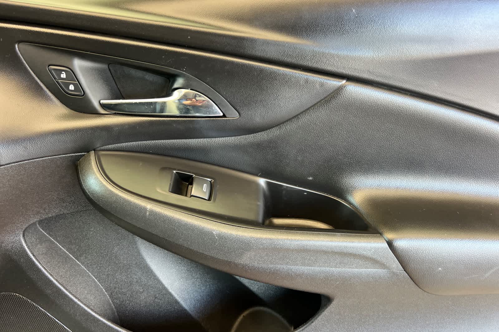 Thumbnail: 2018 Chevrolet Volt - 18