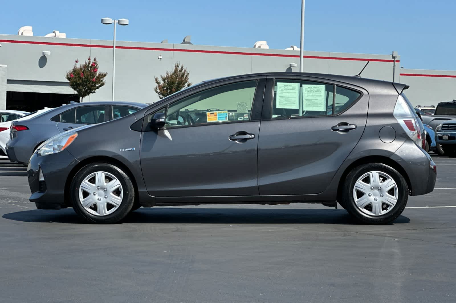 Thumbnail: 2012 Toyota Prius c - 9