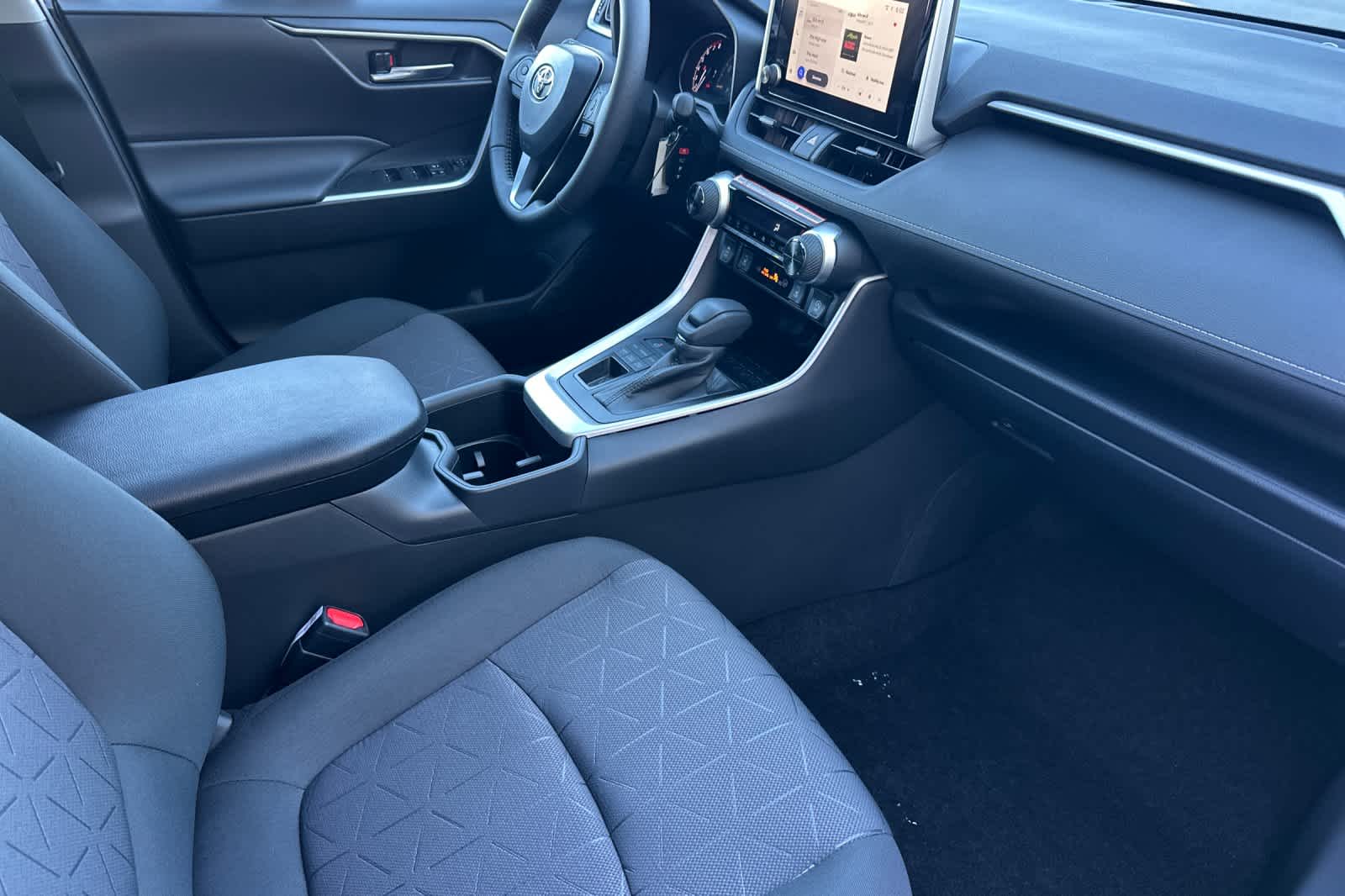 Thumbnail: 2025 Toyota RAV4 - 17