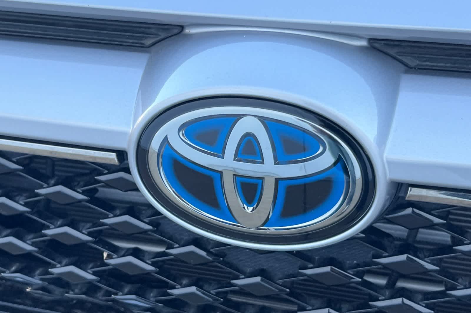 Thumbnail: 2022 Toyota RAV4 - 10