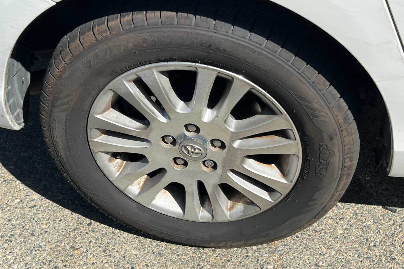 Thumbnail: 2010 Toyota Sienna - 14