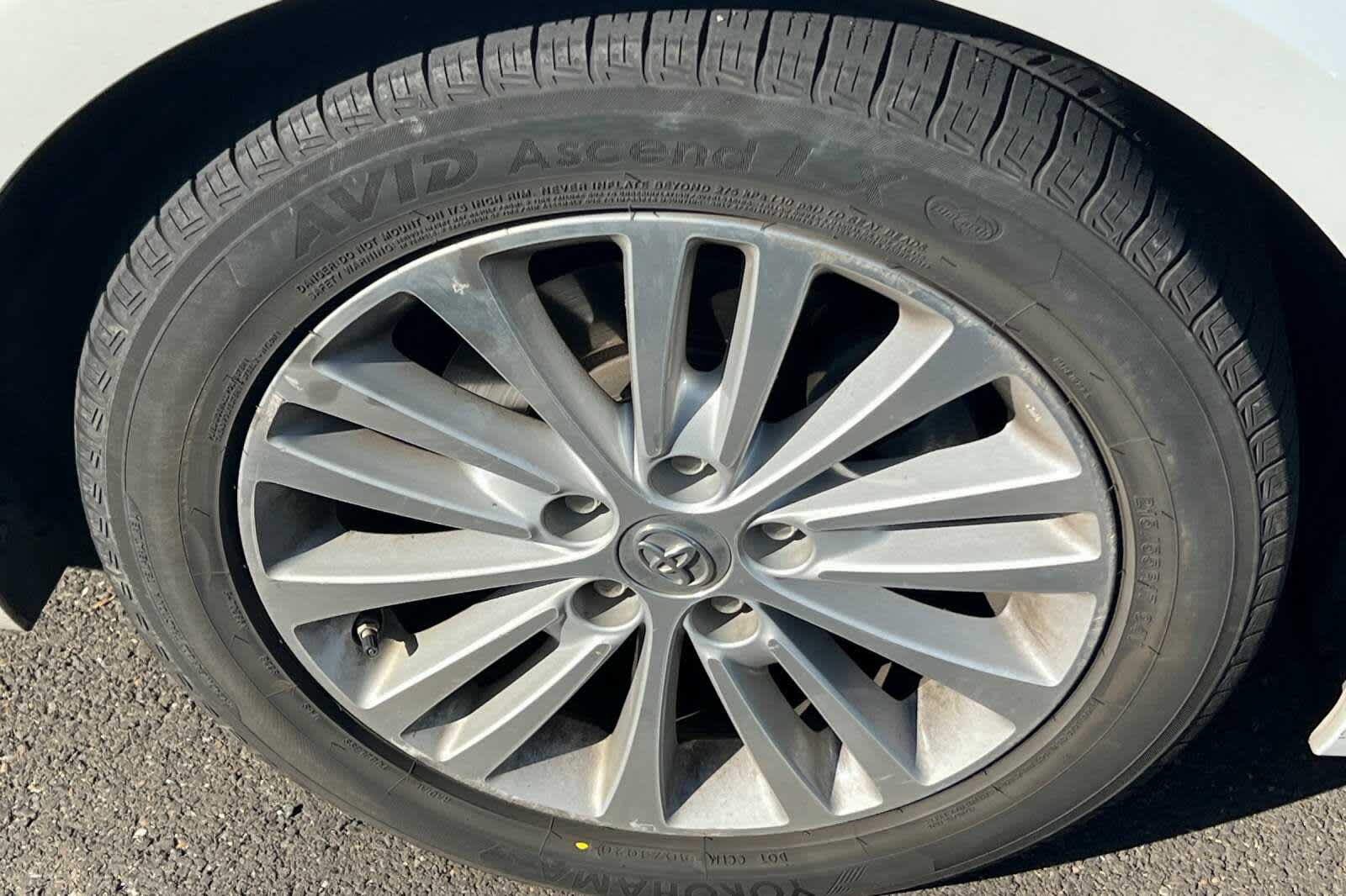 Thumbnail: 2013 Toyota Avalon - 12