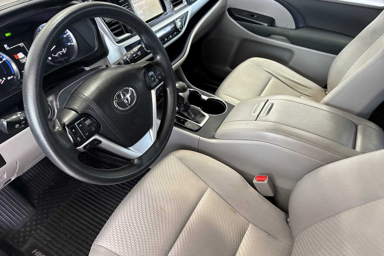 2018 Toyota Highlander LE 11