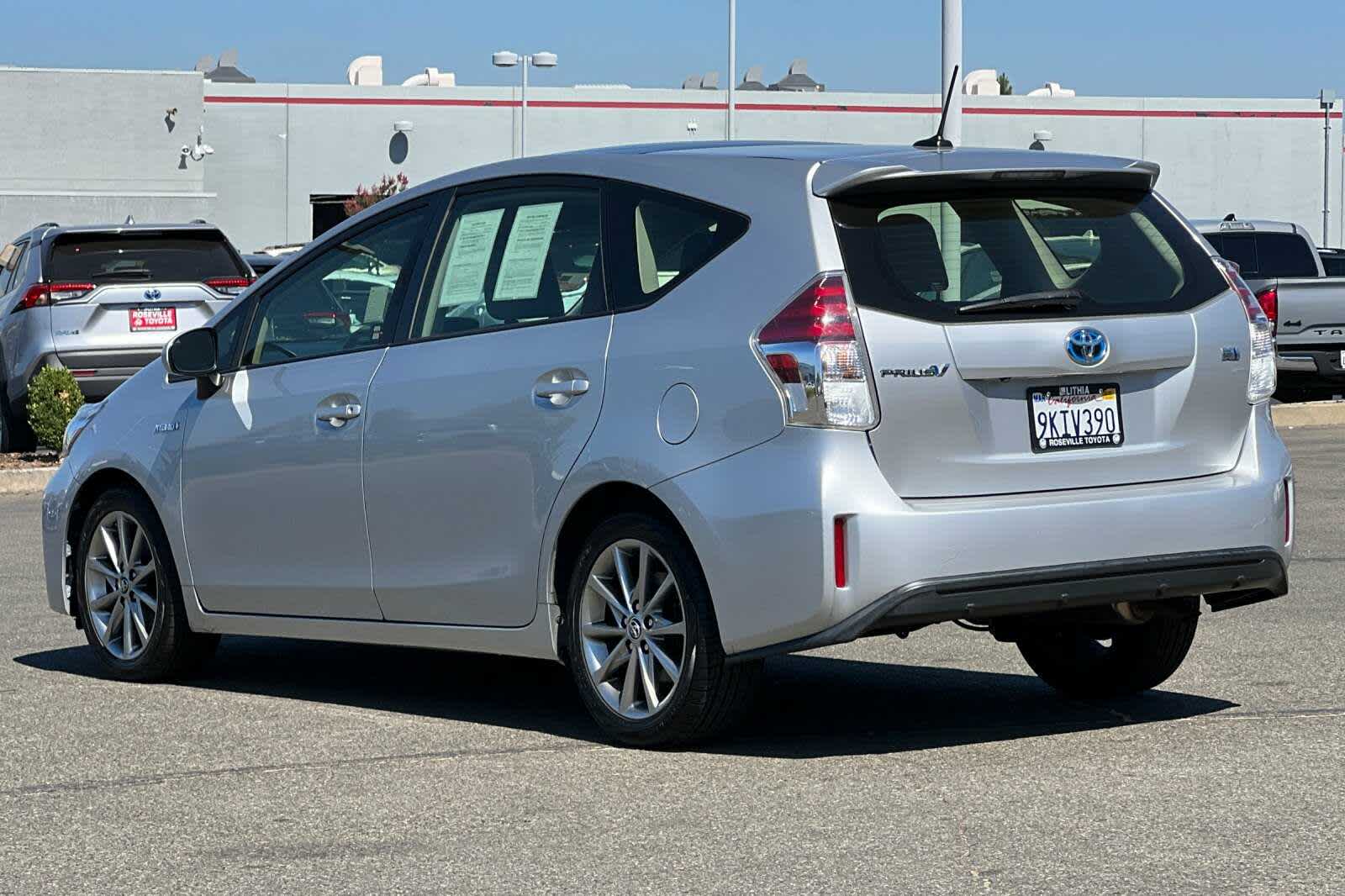 2017 Toyota Prius v Five 7